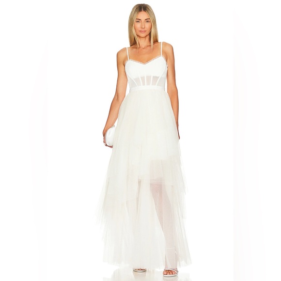 BCBGMaxAzria Dresses & Skirts - BCBGMAXAZRIA Tulle Gown Size 6 Color Gardenia